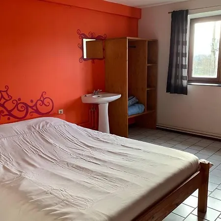 Spacious Old With Top-of-the Valley View Prázdninový dům