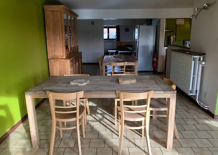 Spacious Old With Top-of-the Valley View *